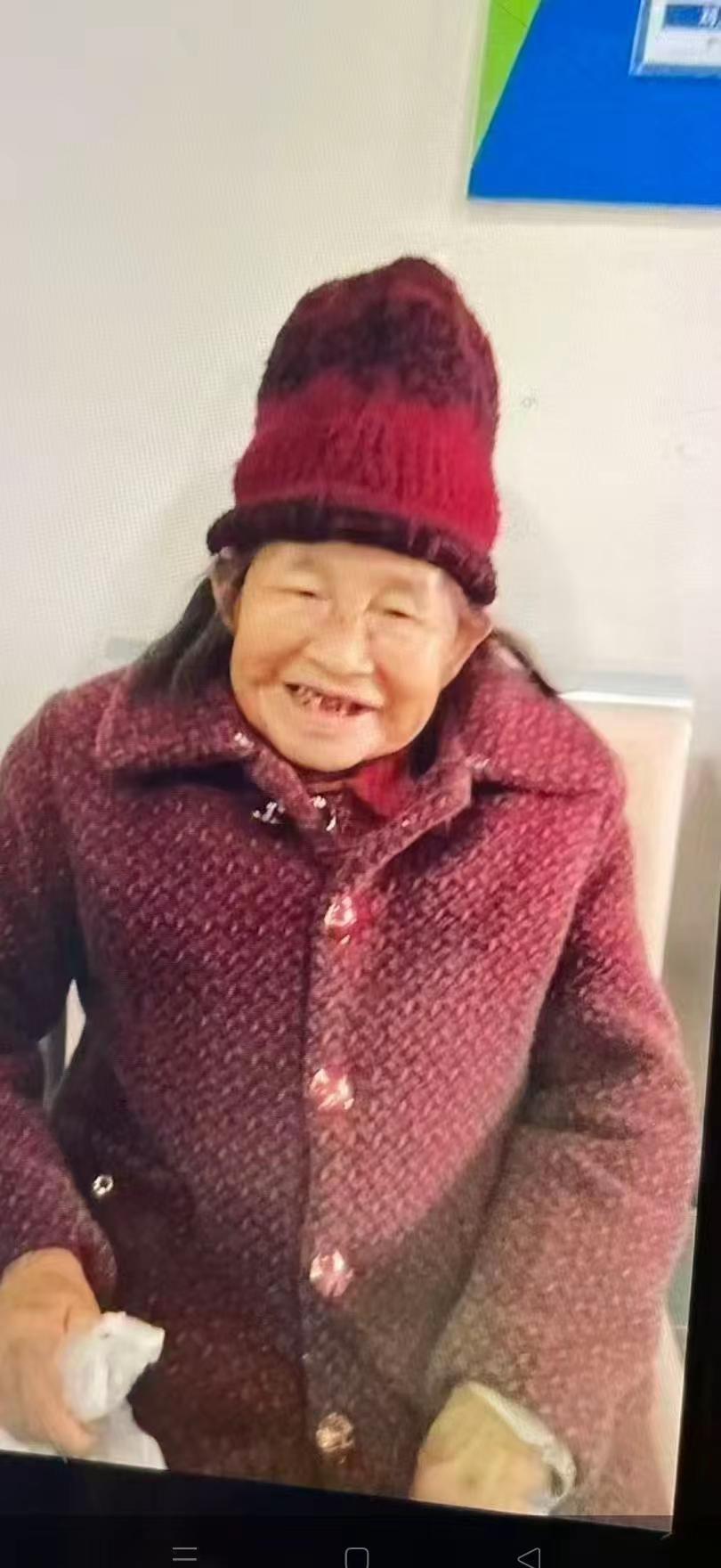 感谢刘文英老奶奶家属对赣南公益救援队直属五大队的认可送来锦旗和慰问并捐款600元