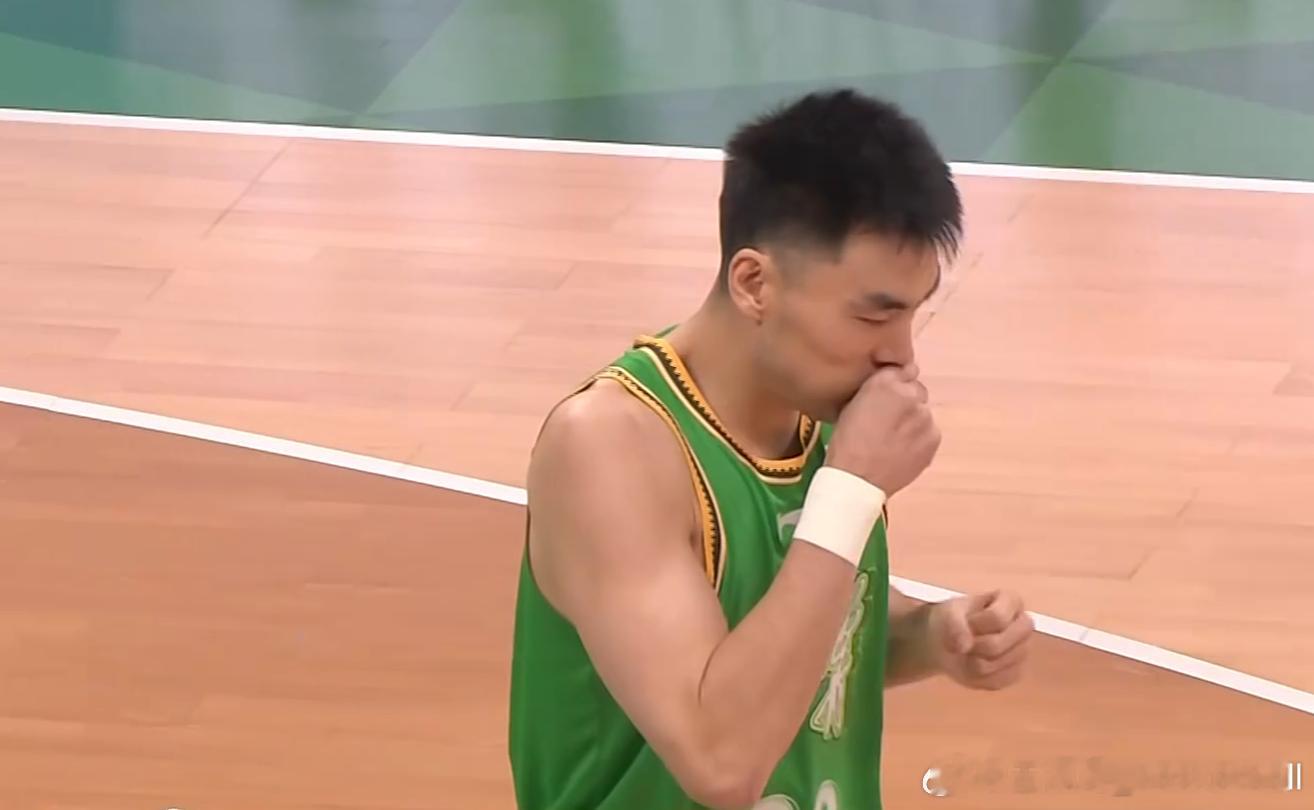 难兄面对难弟止住连败，李晓旭上场2投2中得到5分，恢复自信是辽宁男篮目前最重要的