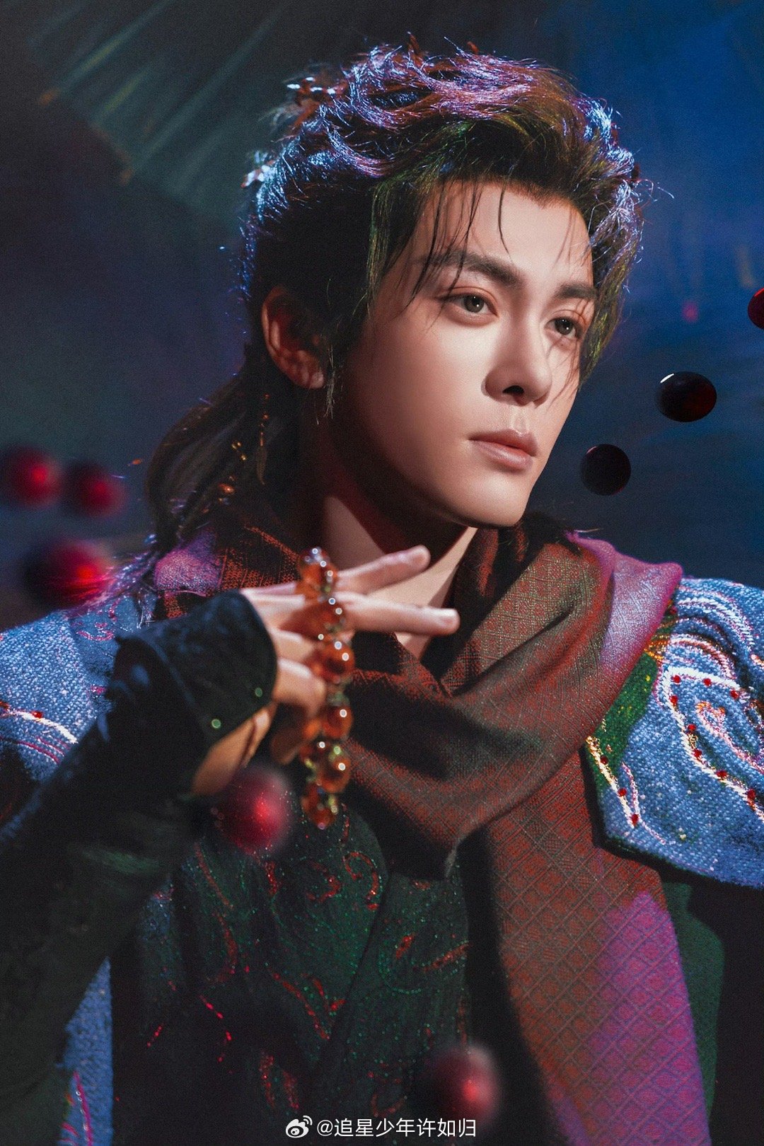 曾舜晞出场好浓的武侠味曾舜晞这力道不像演的 曾舜晞的武侠扮相太绝了！佛珠加身自带