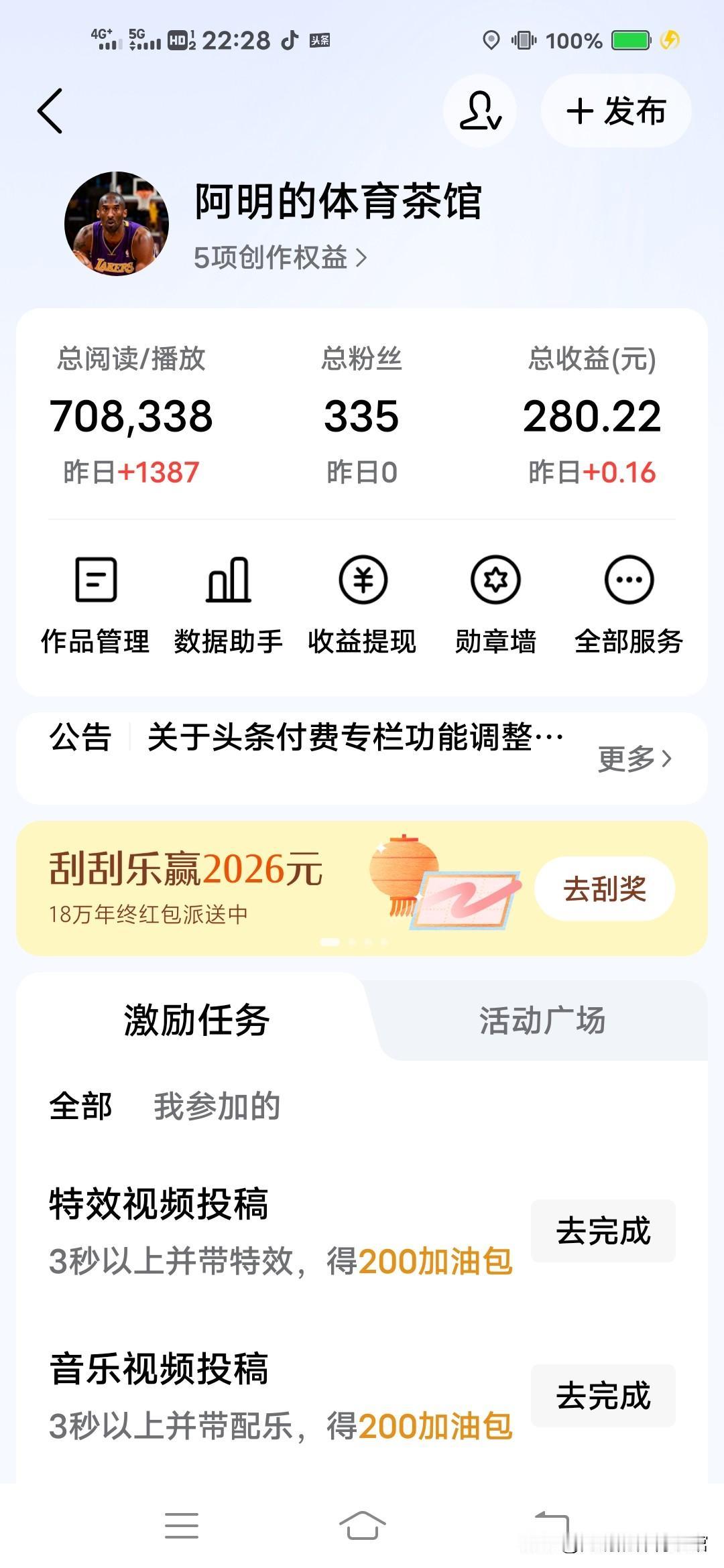 我妹月薪八千敢买两万的包。我说她疯了，她笑我活得太怂。

吵架那个周末，她举着手