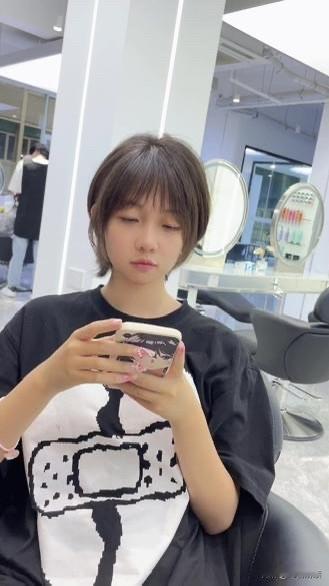 发型不合格不让进校门？别让刻板校规，困住少年的青春

每一年开学季，校门口总会上
