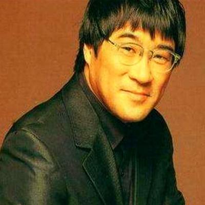 [太阳]1994年，38岁的李宗盛爱上28岁的林忆莲。两人同居没多久，林忆莲就怀