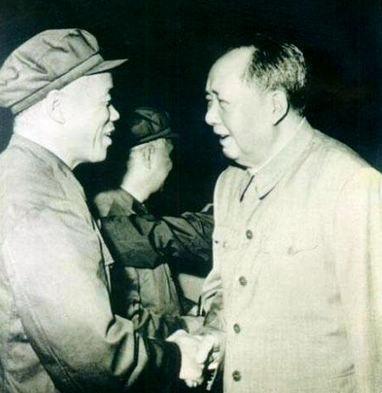 抗美援朝结束后，毛泽东让韩先楚去福州军区当司令，他不去，毛泽东点明：“就是让台湾