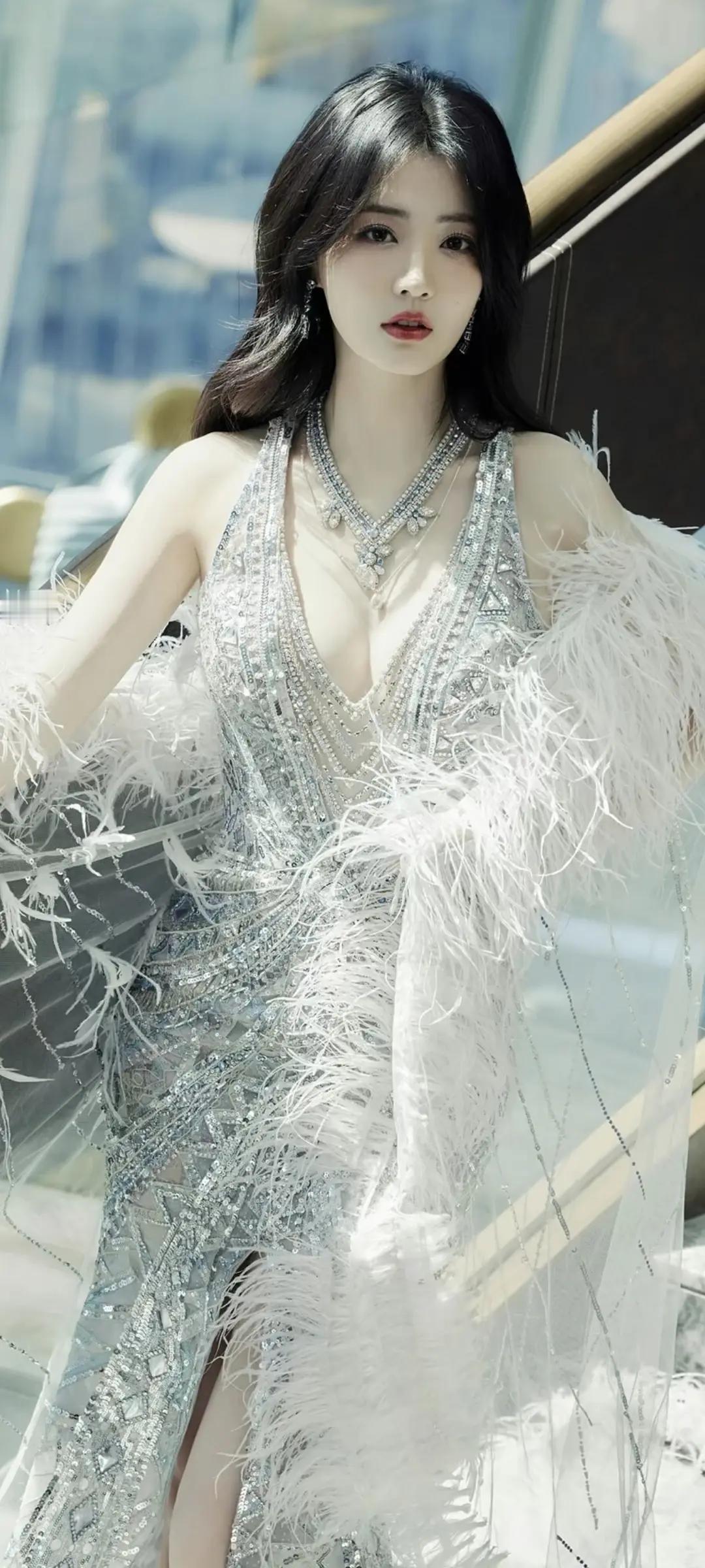 颜值和身材具备的完美女神！
高颜值最美女神