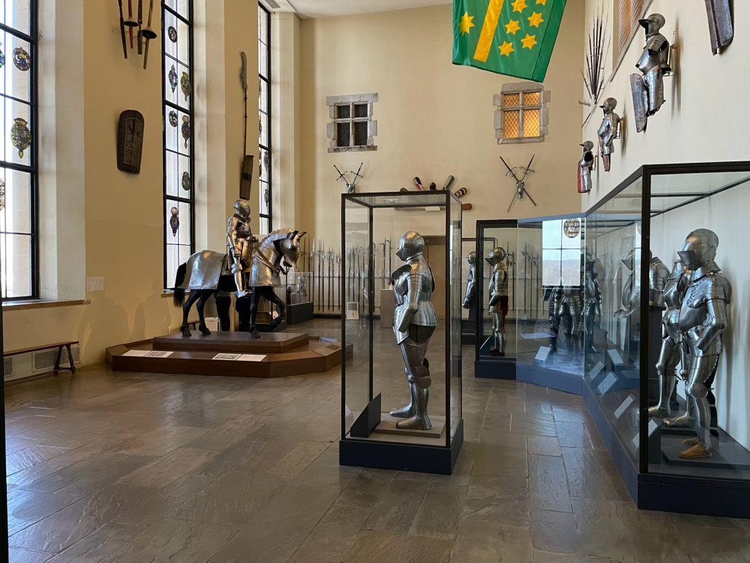 费城艺术博物馆的甲胄兵器美国博物馆里，真正有中世纪盔甲专门展室除这里，还有大都会