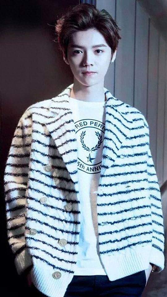 鹿晗关晓彤，顶流恋情只剩无声猜测