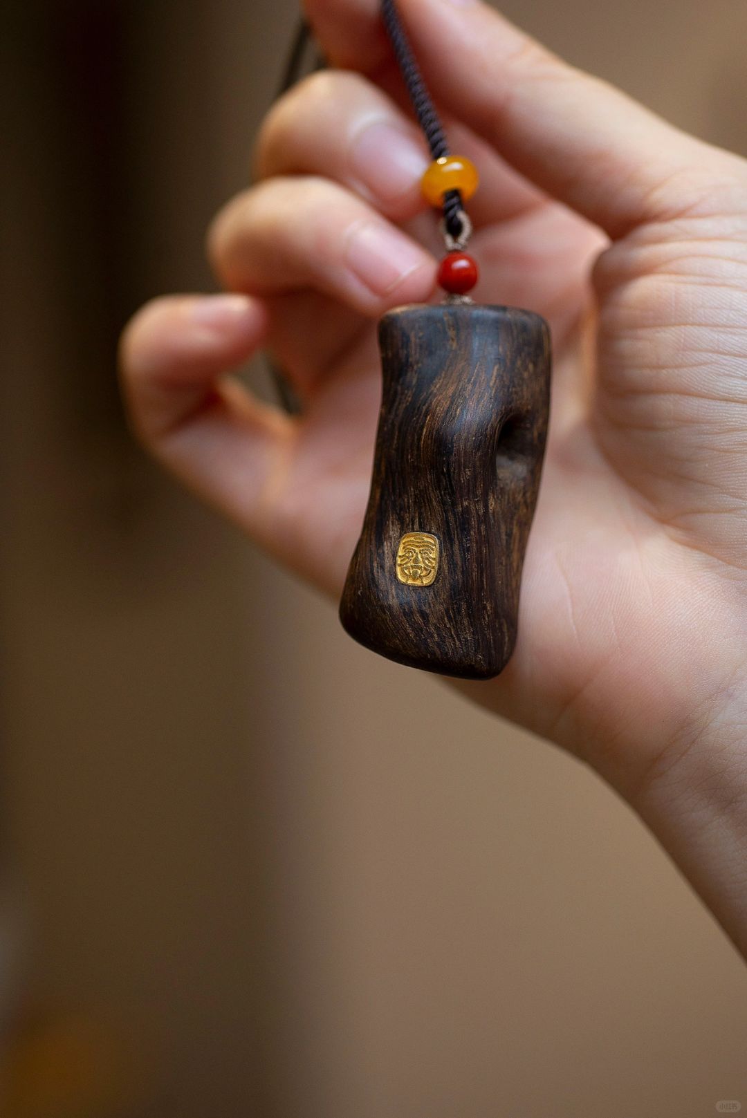 爷爷说，工作戴沉香扎基拉姆财神吊坠超级好