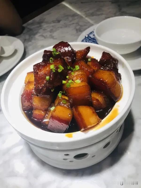 减脂最关键的是什么呢? 减脂最关键的是什么？我觉得是管住嘴。很多人以为拼命运动就