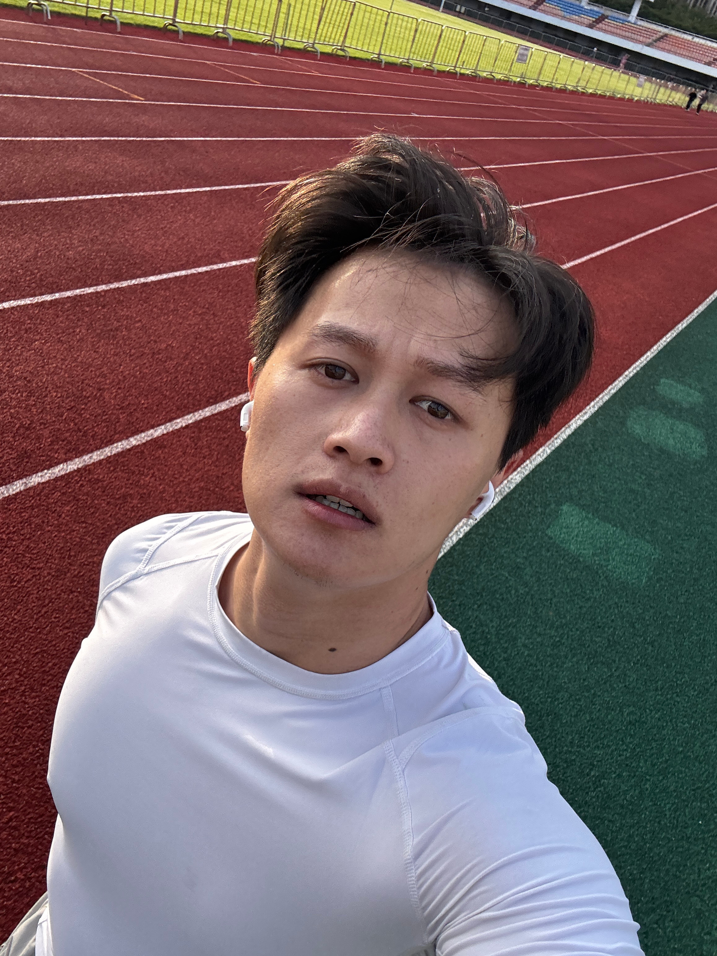 在互联网上，我的人设经常变化，但我皮囊不变，认准这套皮囊和躯壳[期待] ​​​