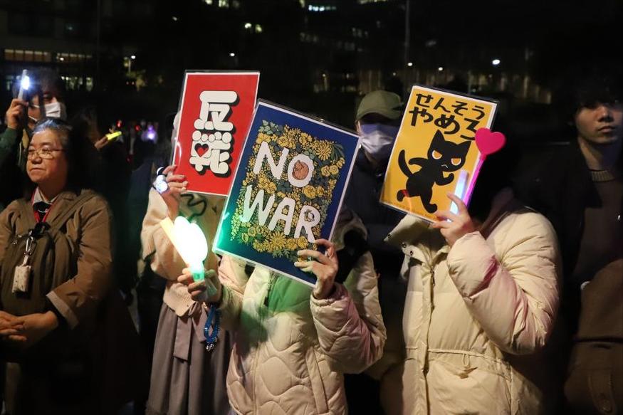 日本东京彻底炸锅了，3月19号晚上足足一万多老百姓，直接扎堆堵在国会议员会馆门口