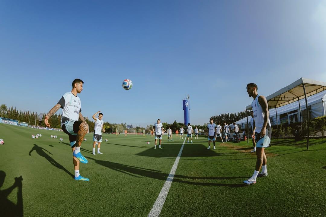 阿根廷国家队完成了本次国际比赛日第二场友谊赛前的最后一次训练。

结束健身房内的