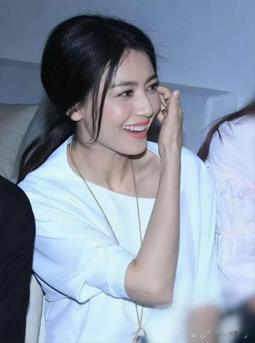 高圆圆早期颜值也太绝了，清纯又灵动，美得让人一眼心动！ 