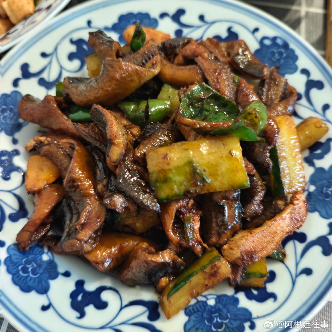 蹭饭 
