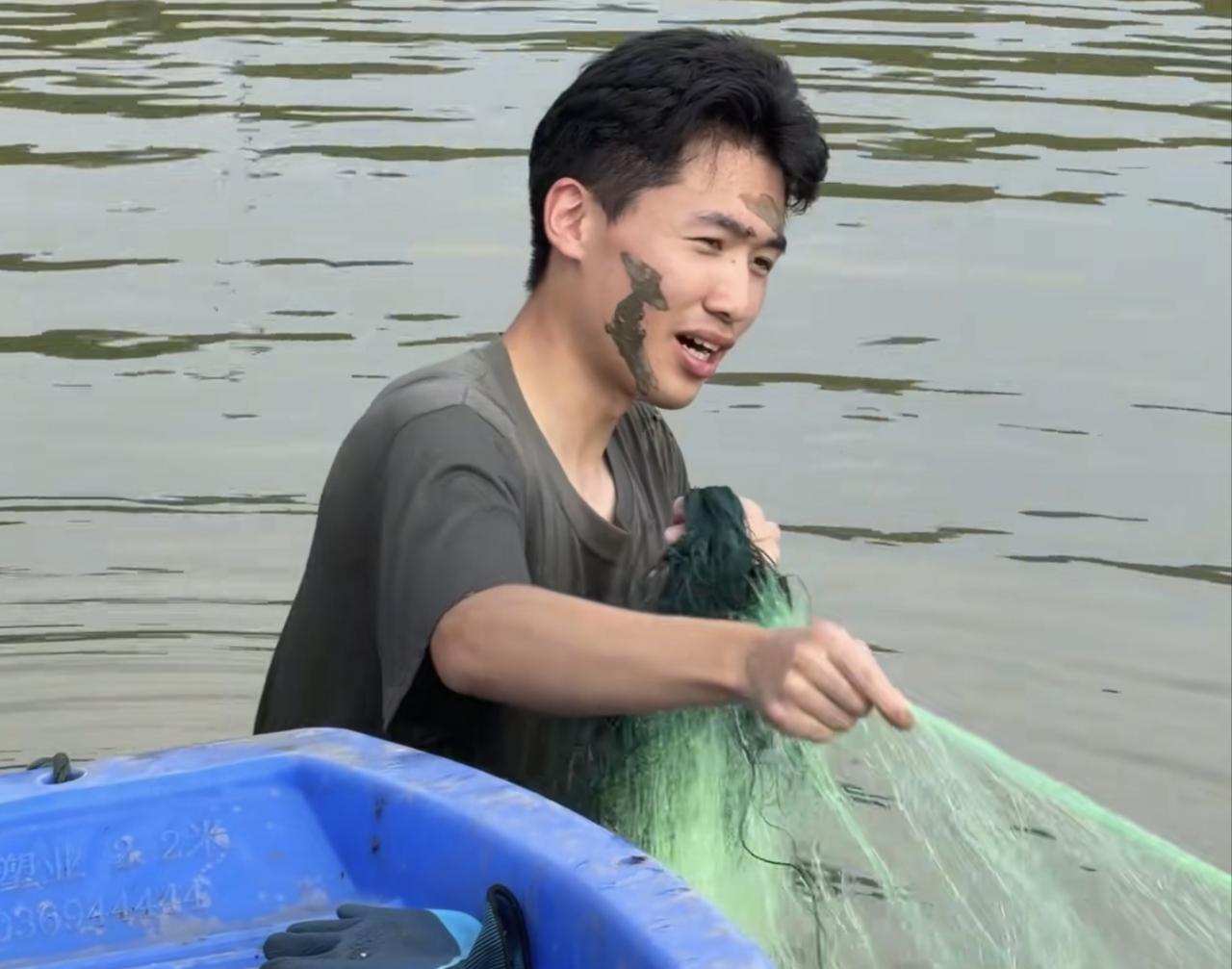 刘海军更改网名引猜测！
谢浩男战友刘海军回家已经好几天了，今天他更新了第二条视频