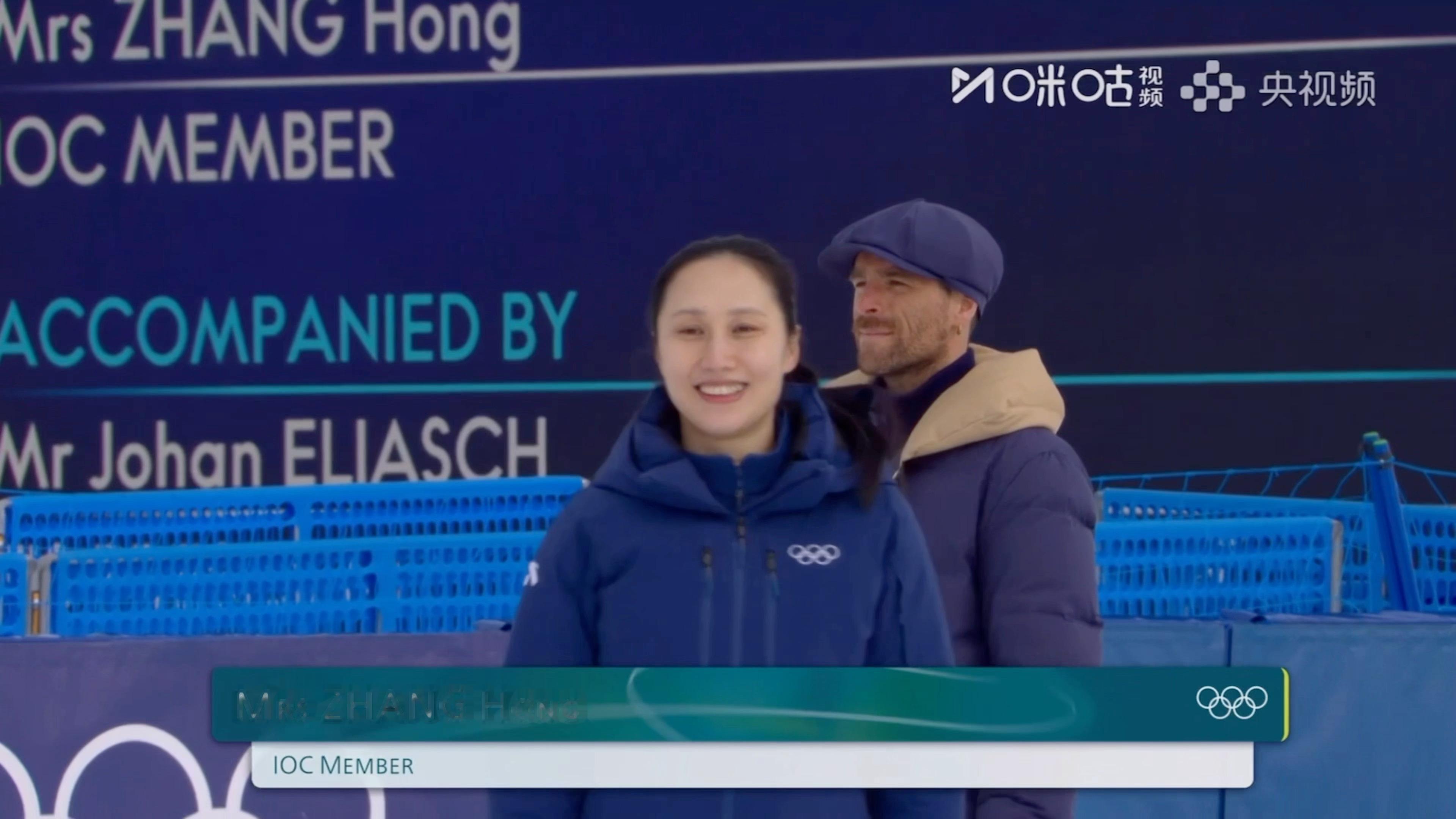 张虹为苏翊鸣颁奖这不是之前高亭宇说的理想型张虹～虹姐吗苏翊鸣金牌｜中国队米兰冬奥