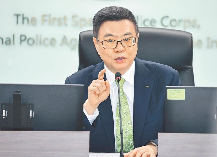 就在刚刚，

台“行政院长”卓荣泰发表声明，

4月6日，针对中东战事冲击岛内民