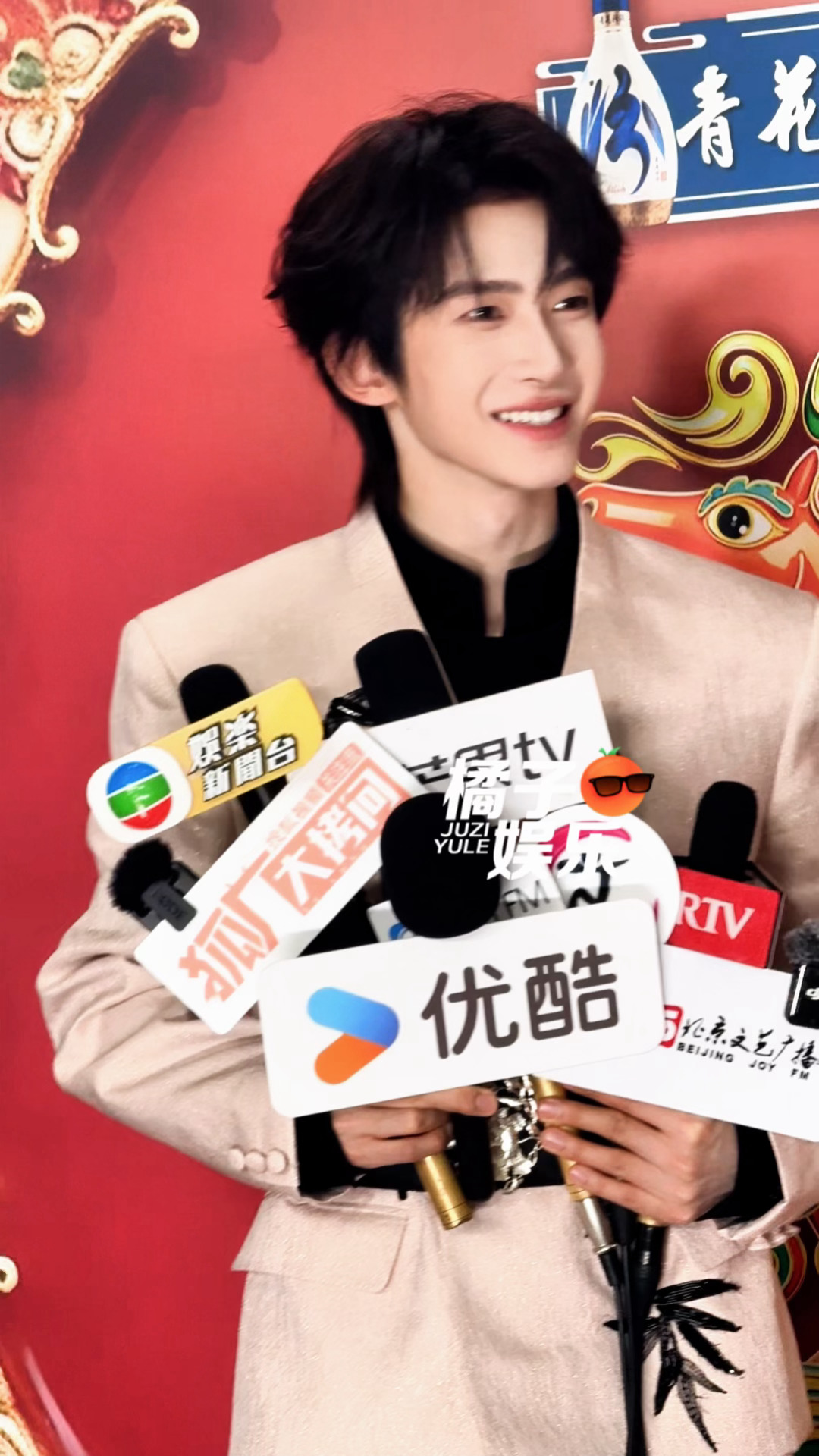 完全沉溺在刘宇这个笑容里了🥺北京台春晚