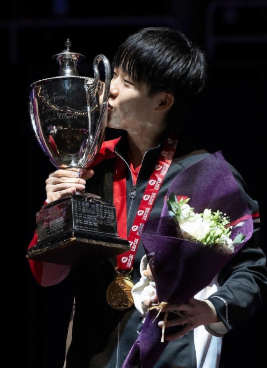 王楚钦2025完成多项突破 这一年的王楚钦，是乒坛最耀眼的星！12座国际赛事冠军