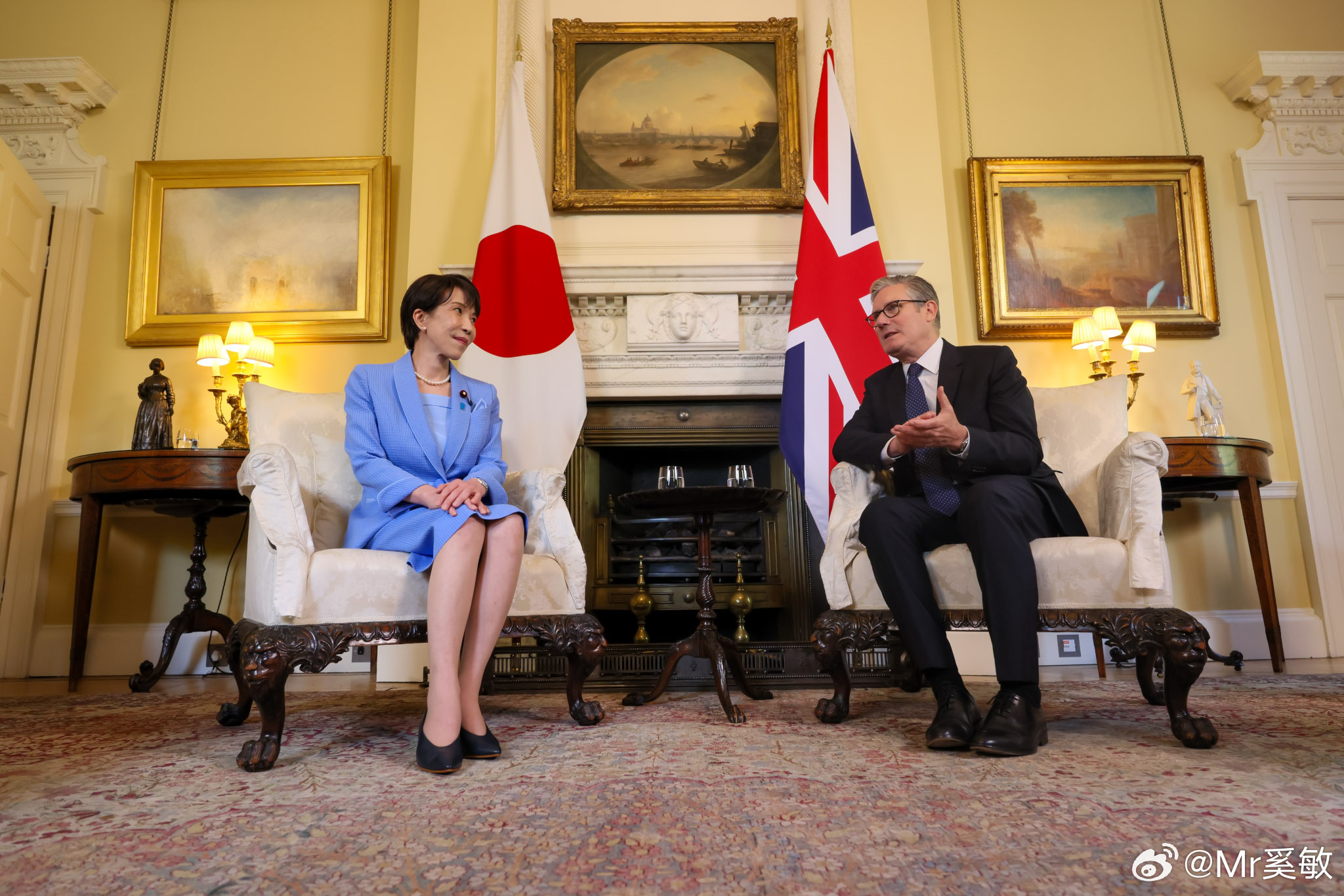 高市早苗去哪里都是一副谄媚样，这次日本奔赴英国，其目的还是为了示好英国，寻求得到