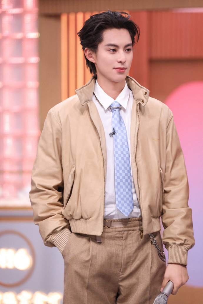 王鹤棣神探型人格顶号中 王鹤棣交给冉sir就放心吧 王鹤棣神探型人格顶号中，王鹤