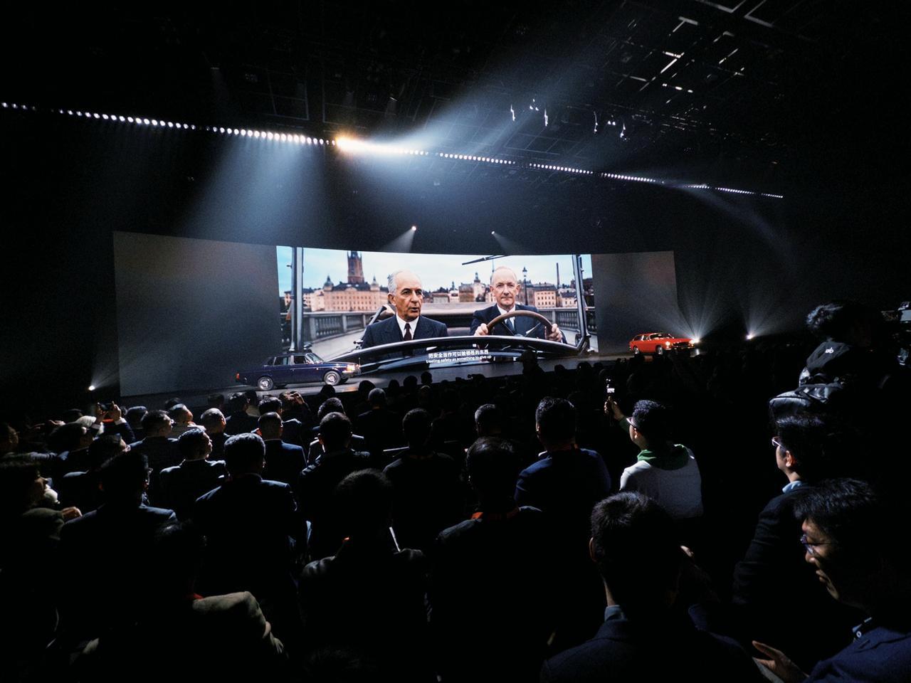 沃尔沃XC70趁着沃尔沃99周年
加推周年感恩版车型，两款都是两驱
CLTC纯电