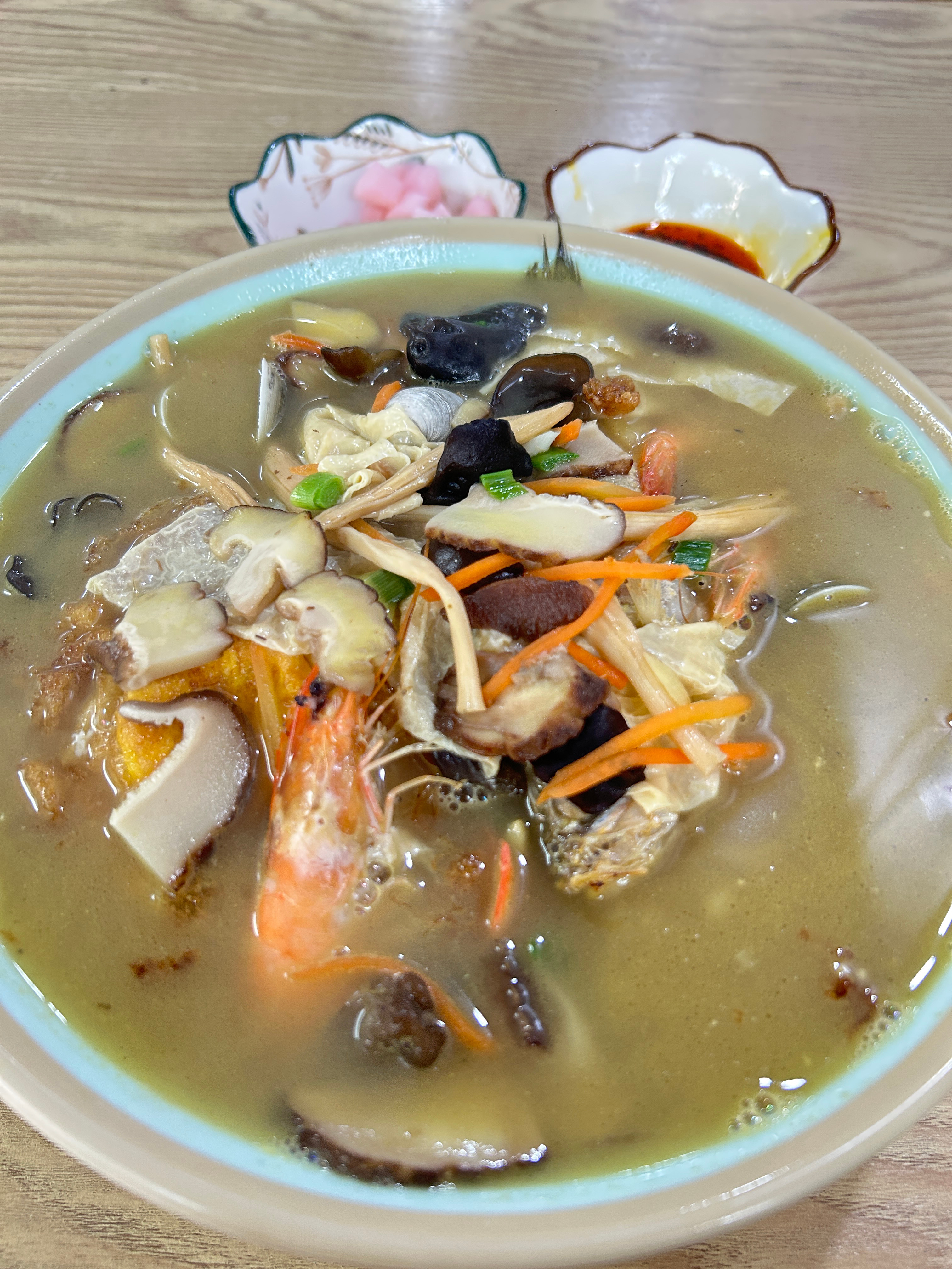 冷飕飕的天气吃姜汤面最好了～ 