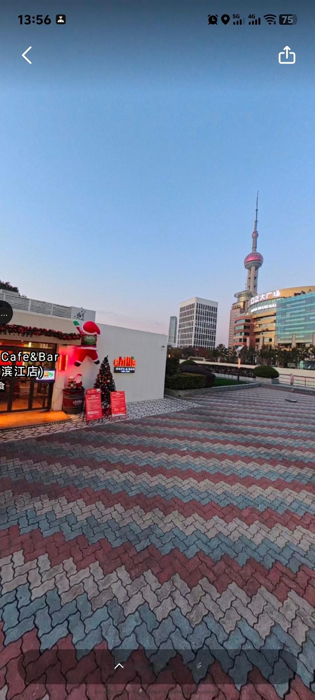 全球范围首度实现飞行实景探店没想到哇，世界模型的第一个规模化应用竟然是：高德扫街