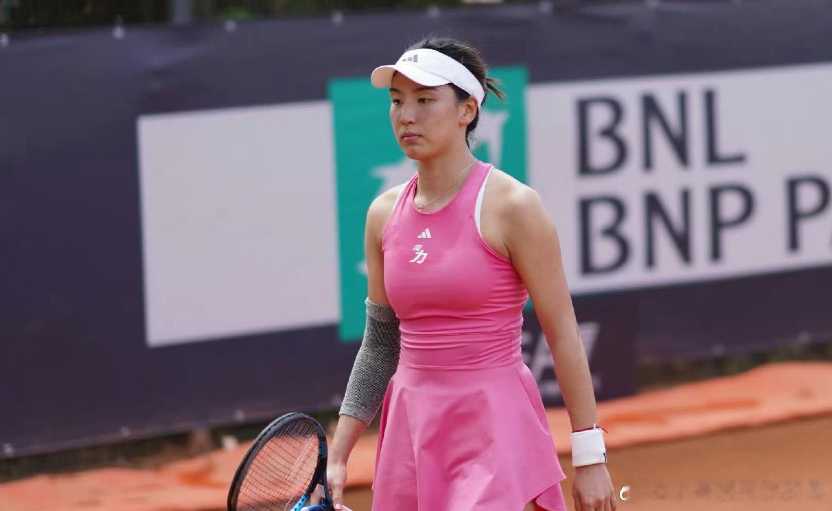 王欣瑜状态低迷以3-6、2-6惨败LL拉希莫娃止步罗马赛女单首轮拉希莫娃次轮将战