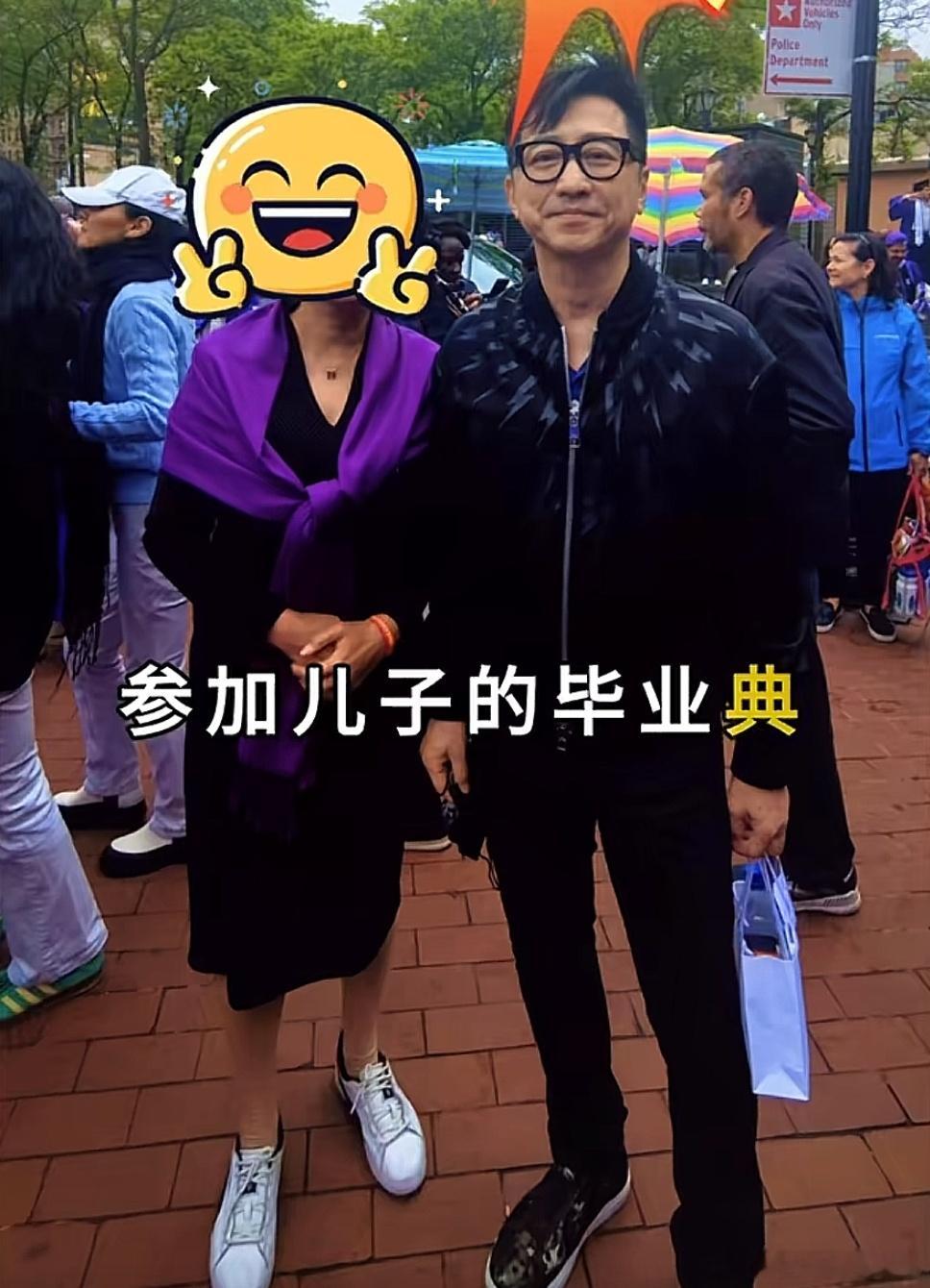 伊能静庾澄庆参加儿子毕业典礼，分站在场外和场内，遗憾没合体 ​​​