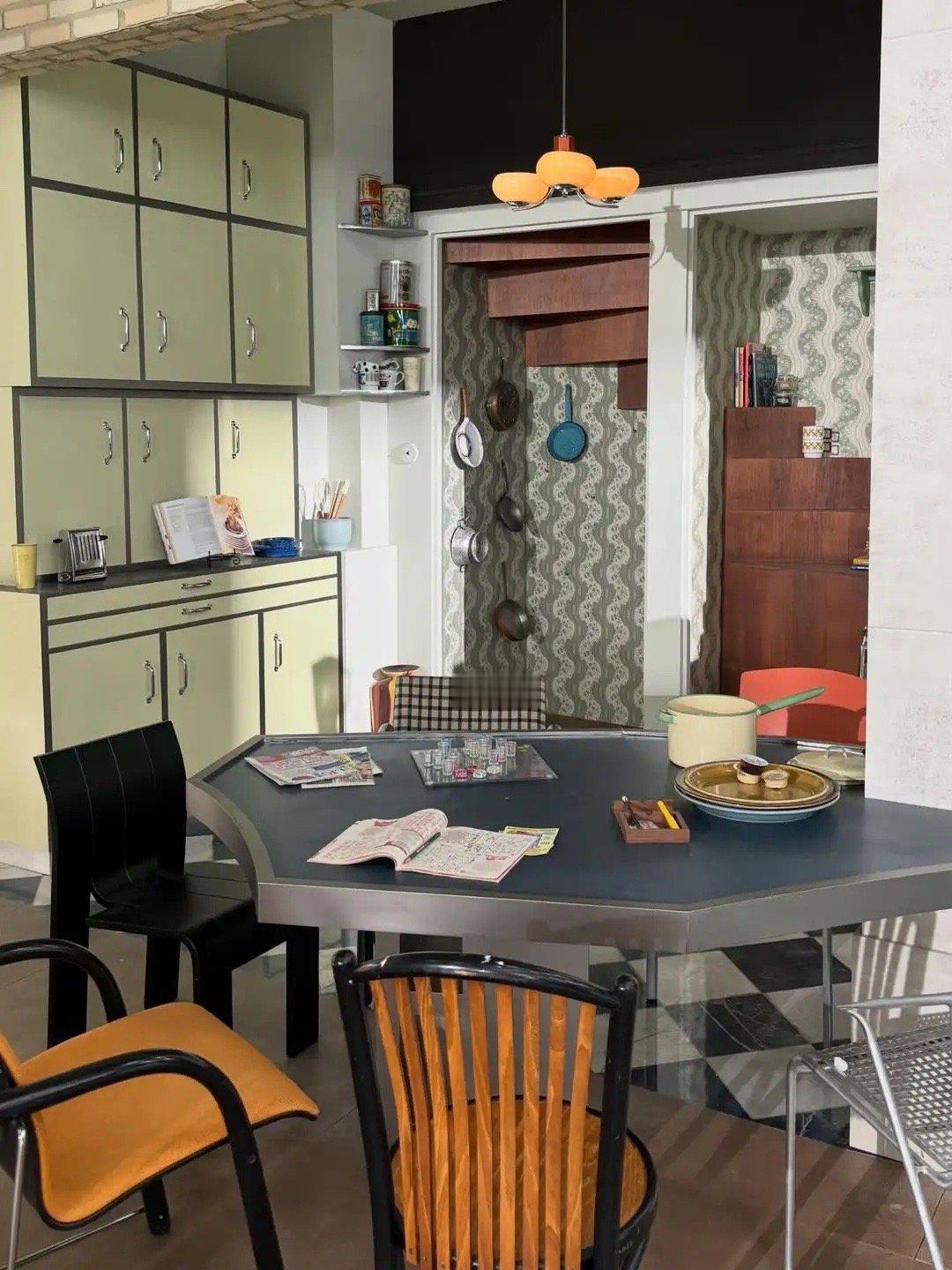 Hearts2Hearts新曲MV“RUDE”全实景搭建拍摄 