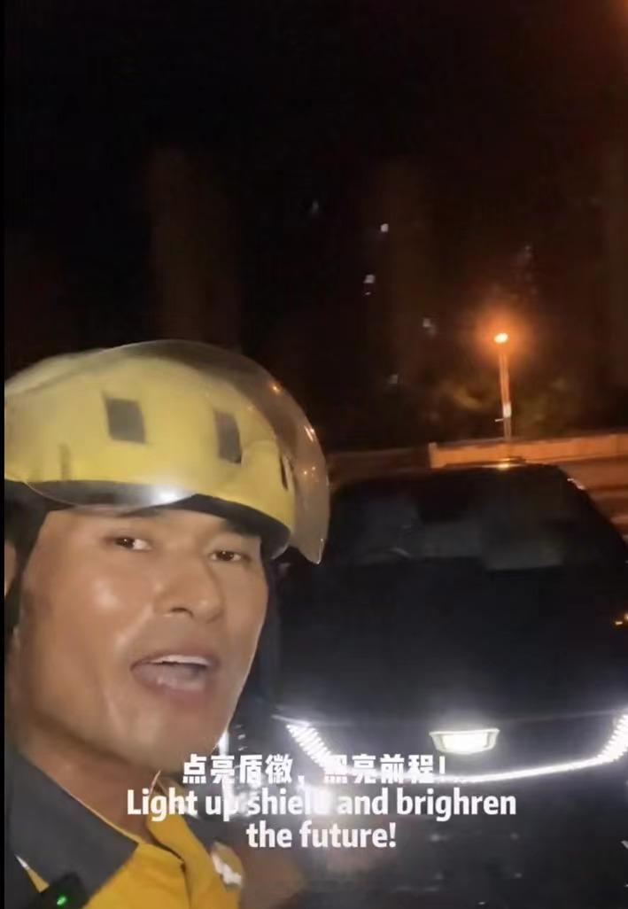 #凯迪拉克副总裁送外卖##凯迪拉克 外卖小哥#【凯迪拉克副总裁竟然一起送外卖，这