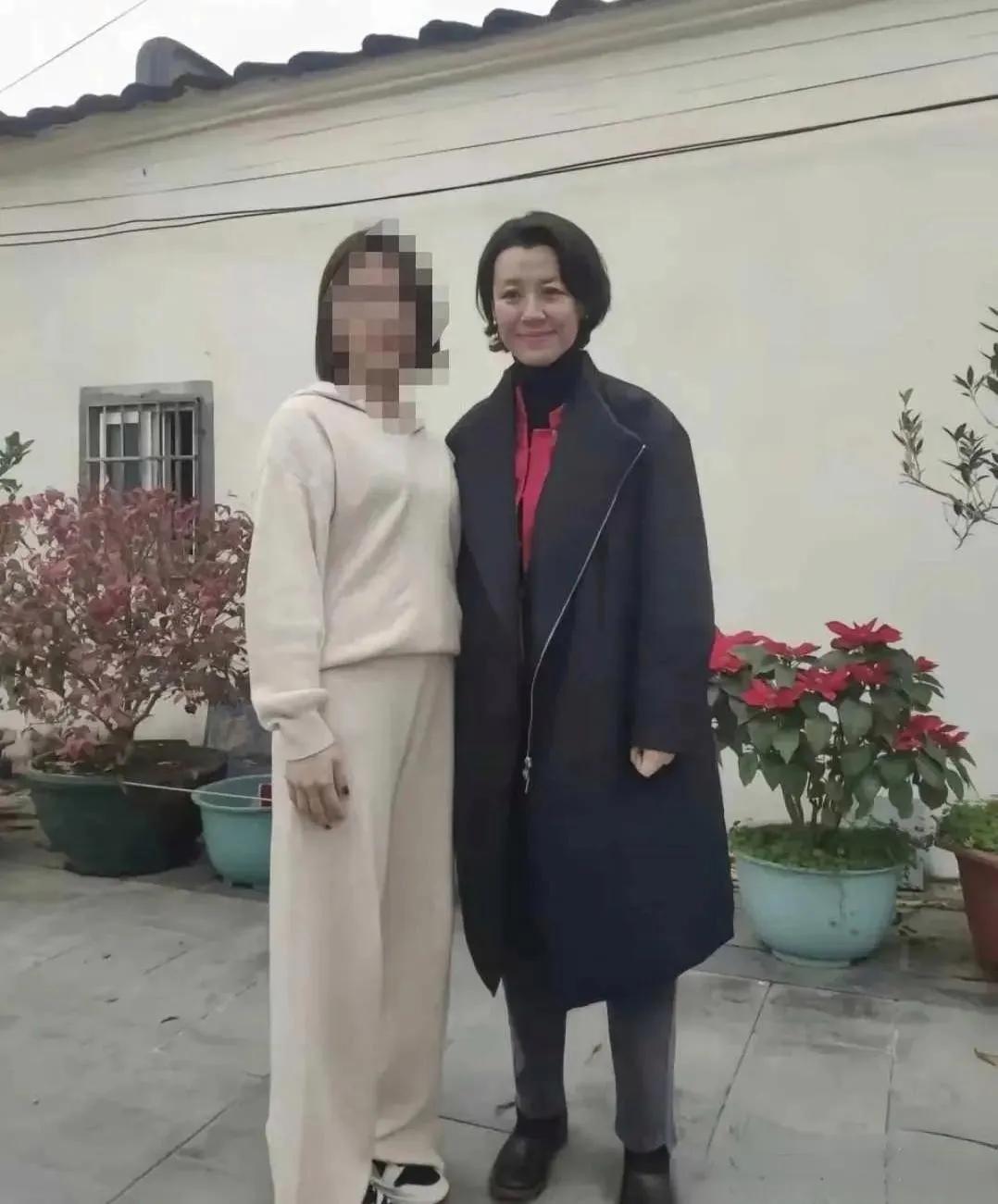 演员刘琳：我这辈子最正确的决定，就是40岁高龄为普通丈夫生儿子~

“德华姑姑”