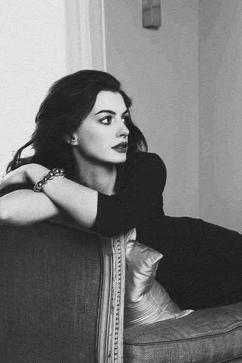 安妮·海瑟薇的两张旧照𝐀𝐧𝐧𝐞 𝐇𝐚𝐭𝐡𝐚𝐰𝐚𝐲安妮海瑟