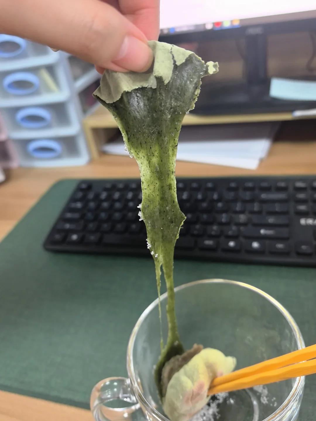 新鲜的艾青做的大展青饼