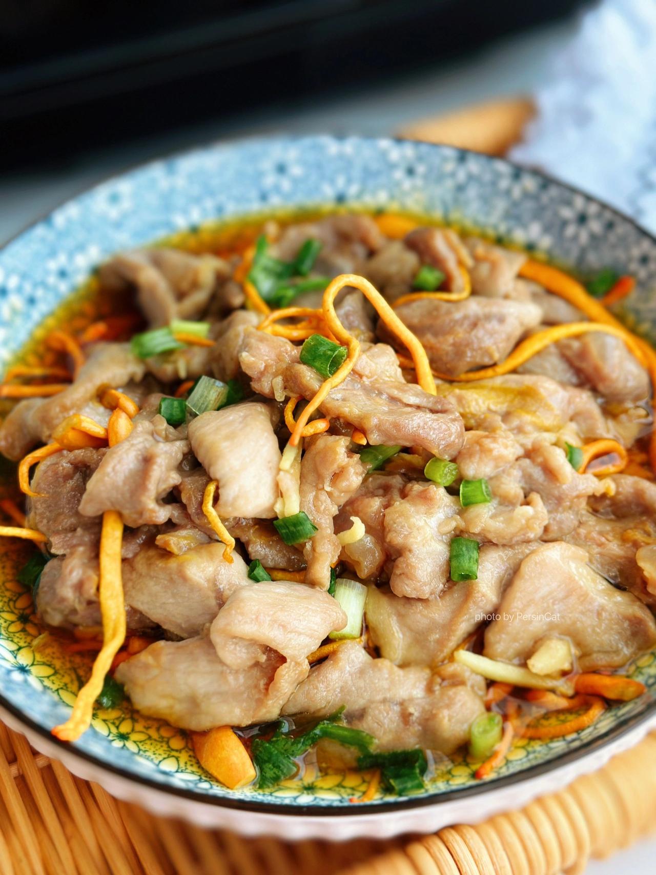 夏日懒人养生食谱，虫草花蒸瘦肉，好吃下饭
夏日炎炎，不想吃饭，要保持养生，要多吃