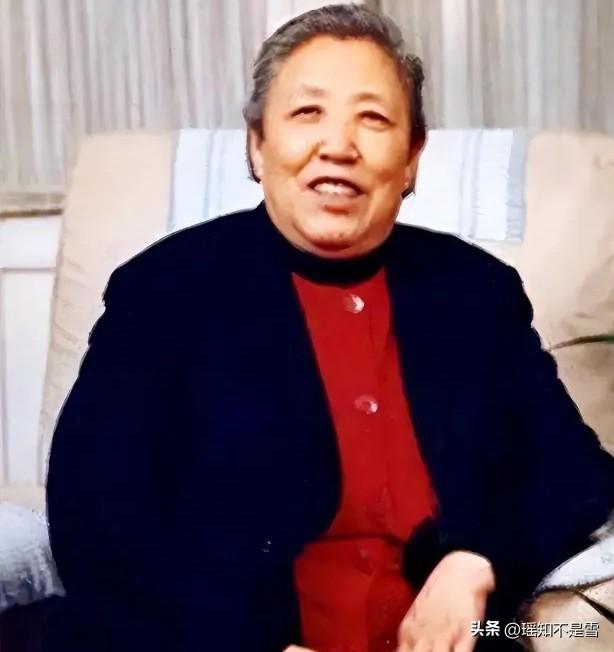 她是最低调的主席夫人，晚年骑自行车上下班，如今95岁高龄仍健在

说起“主席夫人