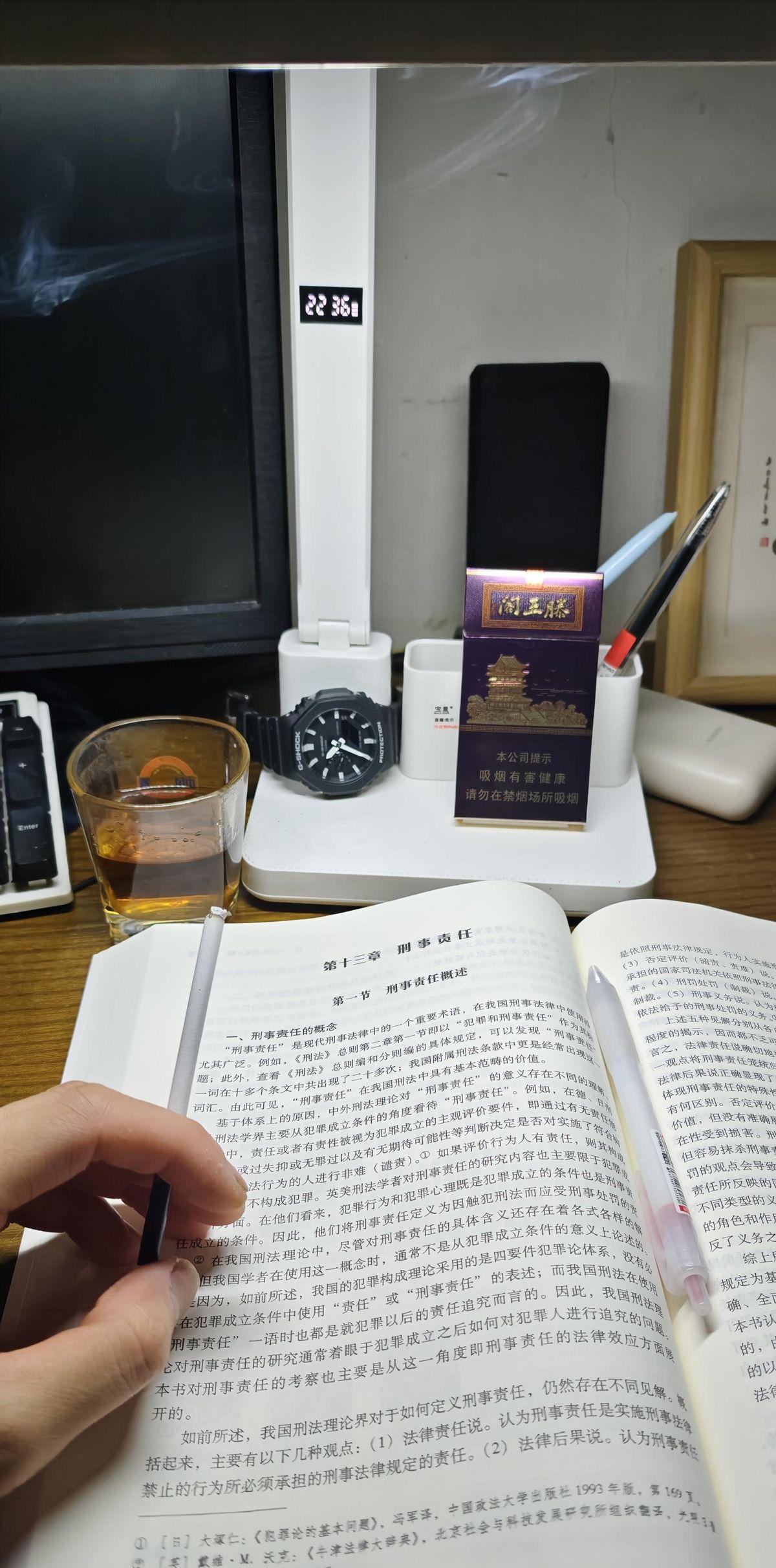 刷今日头条刷得越多，越觉得一个现象挺有意思：人人都在拼了命地给自己立人设。
朋友