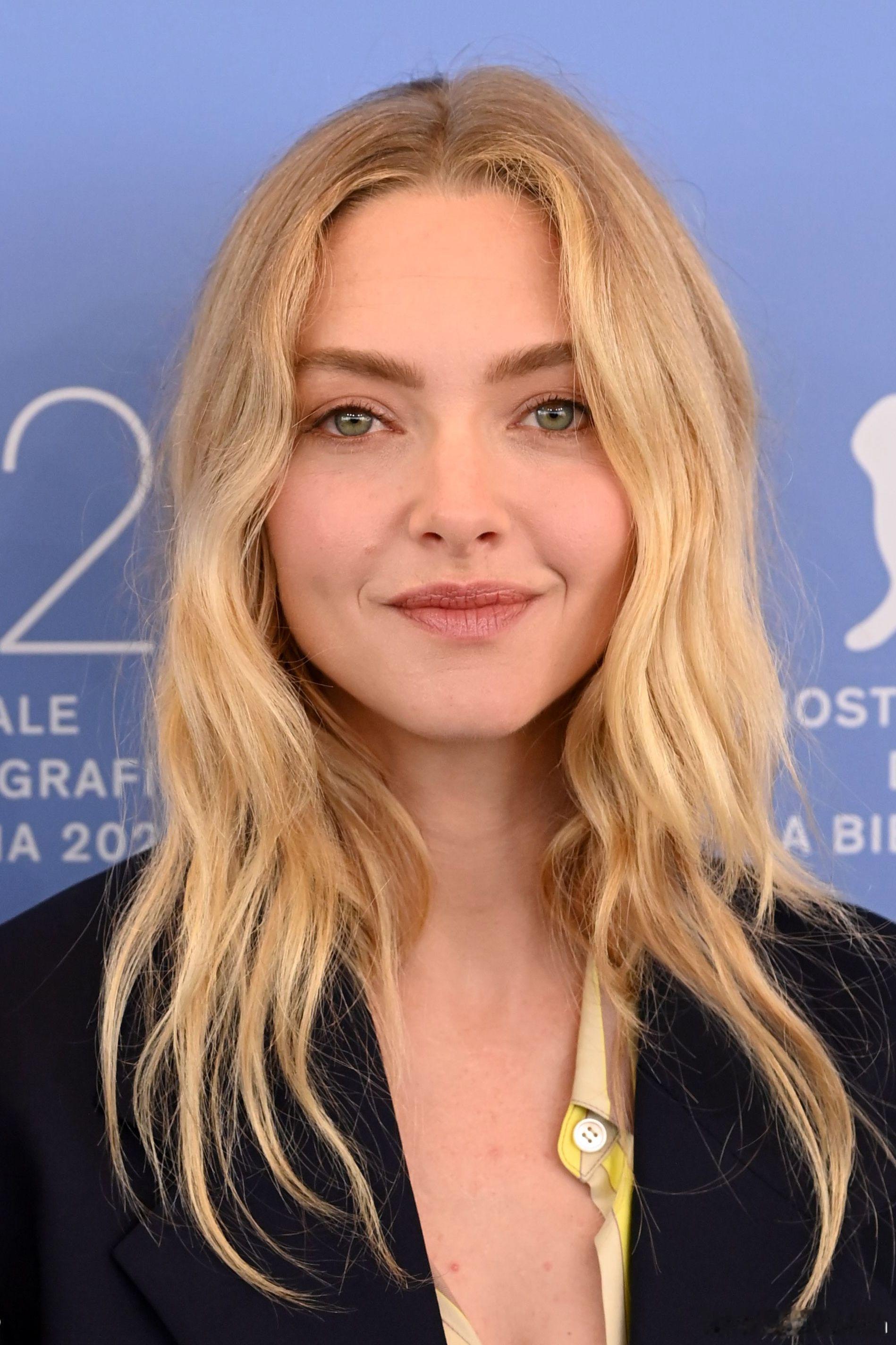 Amanda Seyfried阿曼达塞弗莱德在威尼斯电影节期间出席主演歌舞片《T