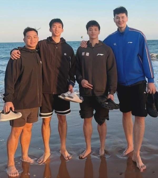 这样看来，新疆男篮开赛阶段，外线就只能靠西尔扎提，葛浩然，李俊杰，伊力福拉提，辛