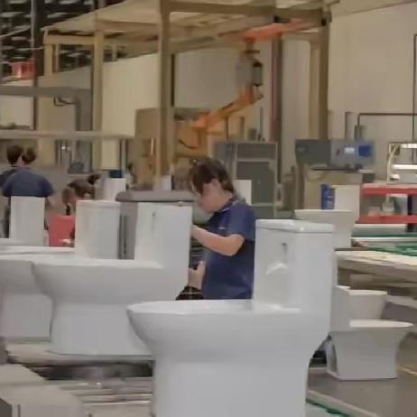 以前美国人从中国买一个马桶200美元。现在从越南买一个230美元。美国人很兴奋，