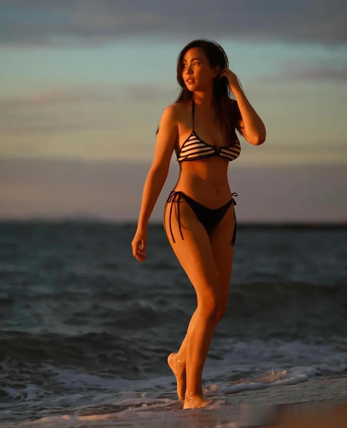 泰国普吉岛，海边最典型的夕阳光线，拍出来的照片有一种别样的美感，海边比较平坦，夕