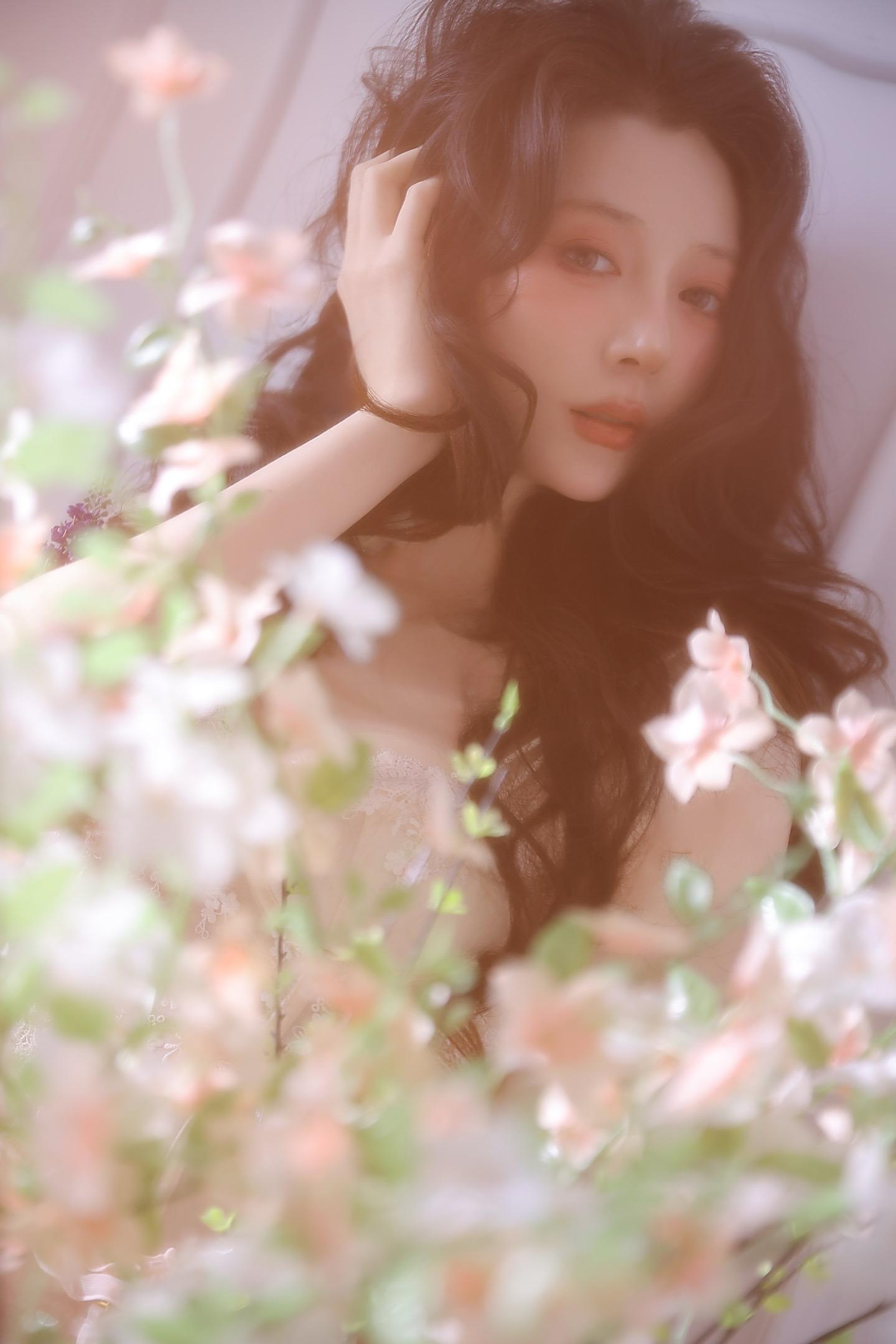 人随春好，春与人宜。