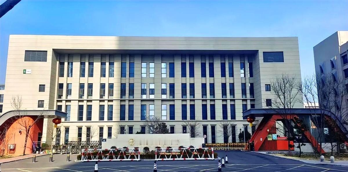 万万没想到啊，咱们青岛老牌竞赛名校青岛二中。
西海岸中学这次直接甩出6个一等奖，