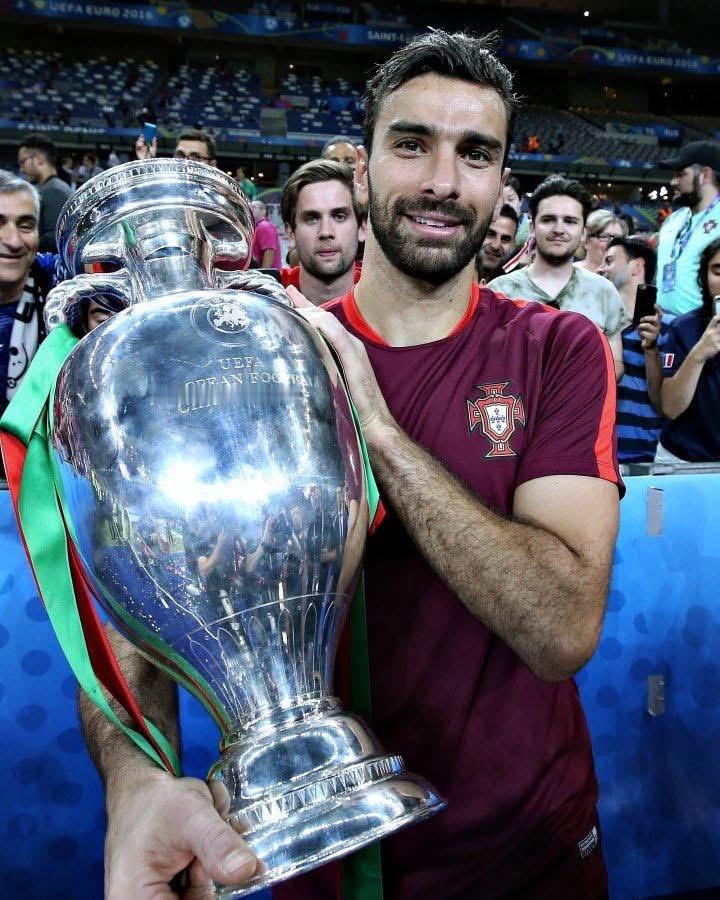 37歲葡萄牙門將雷柏迪斯奧宣布掛靴，佢係2016年葡萄牙贏歐洲國家盃嘅正選守門員