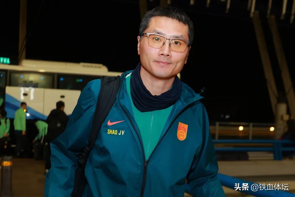 你知道库拉索吗？

如果不是明天国足要和这个国家踢热身赛，我也不知道。

这个北