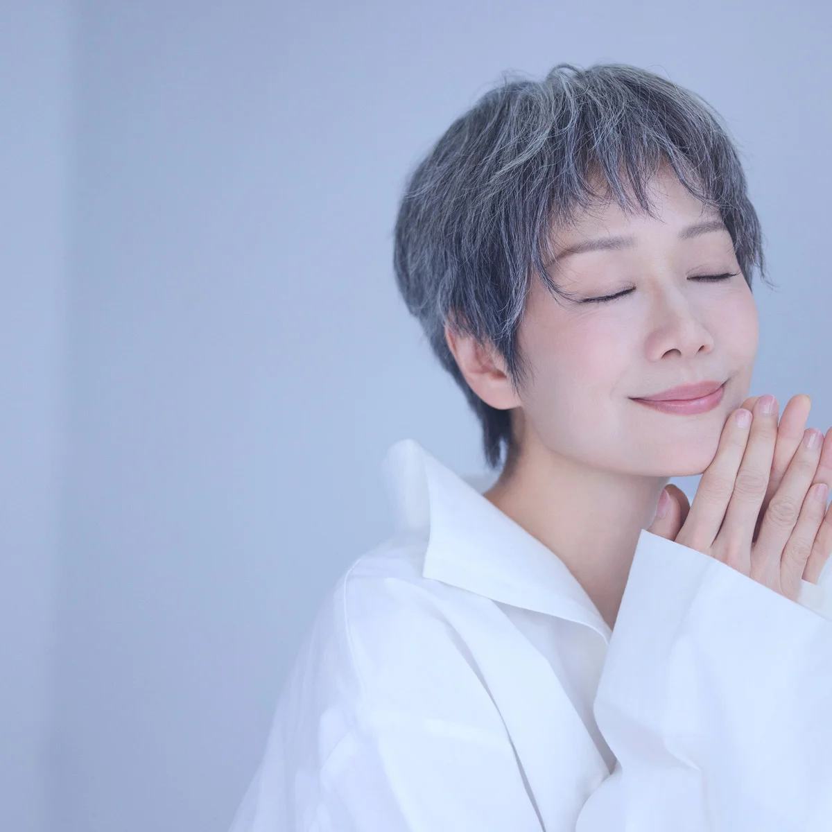 叶童的魅力之处在于六十岁了还能输出新鲜的作品，新鲜不止在时间还有形式，在一个领域