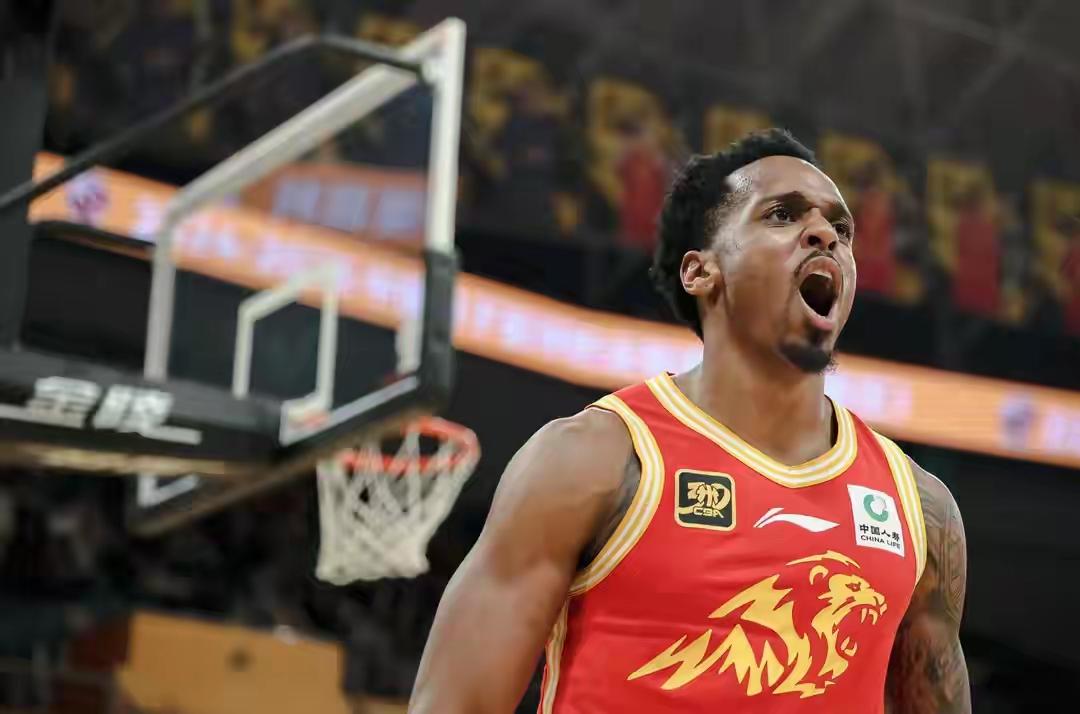 早上我还发帖说，今天晚上的京浙大战，将是一场去年遗憾缺失的巅峰对决的啊。曾凡博回