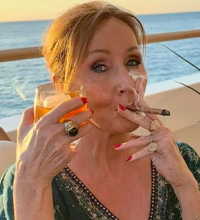 JK·罗琳在HBO《哈利·波特》剧集首支预告发布后，首次对剧版改编作出回应：“这