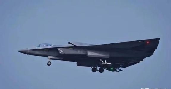 歼36突破了50吨，为啥我们要把战机造的越来越重呢？其实说白了，战机体格越大，干