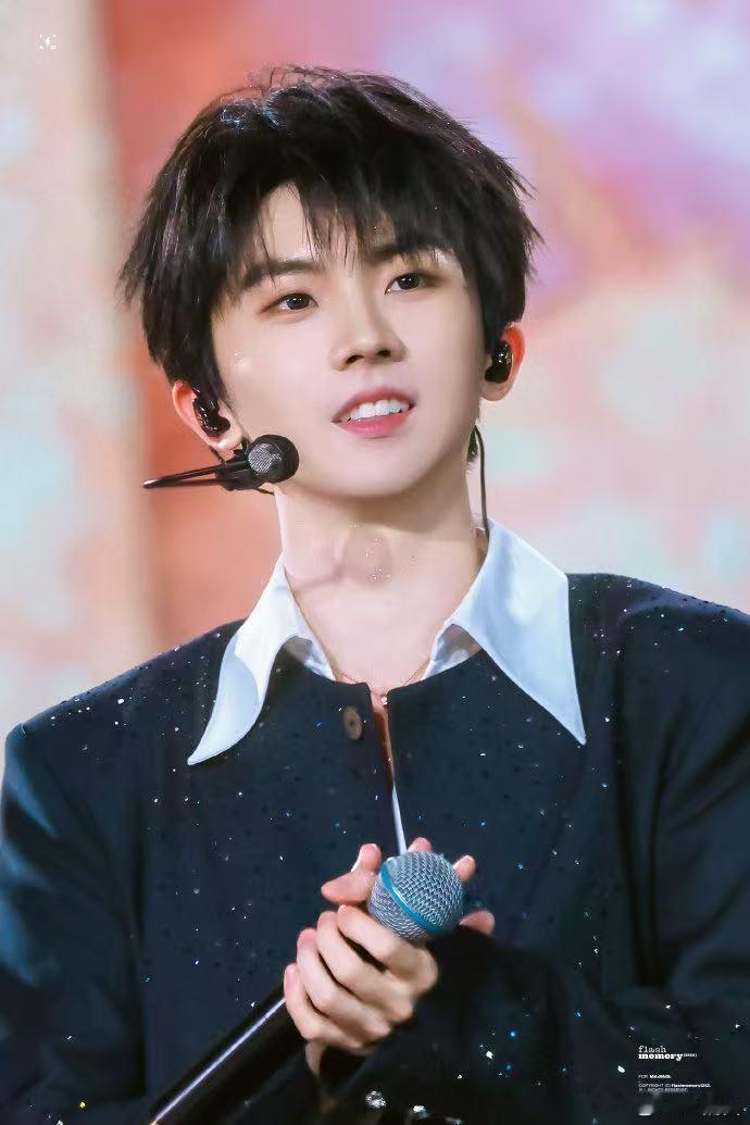 马嘉祺登中国原创音乐榜1月榜首 歌手马嘉祺再添一份亮眼成绩，《奇迹航线》登顶原创